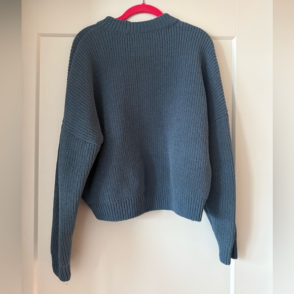 Abercrombie Women’s Matte Chenille Crew, blue, size small - Picture 4 of 5